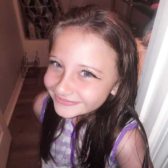 Meet your Posher, Erin! - Picture 5 of 16
